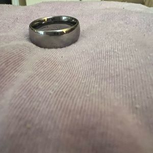Men’s tungsten carbide band
